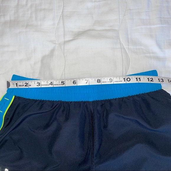 Under Armour Heat Gear Semi Fitted Running Shorts - Picture 11 of 13